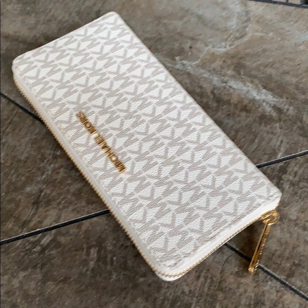 MICHAEL KORS LG ZA CONTINENTAL VANILLA WALLET - Picture 4 of 16